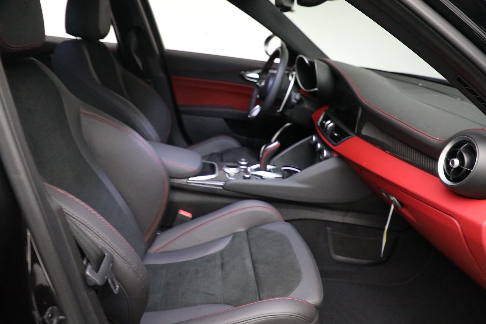 New-2021-Alfa-Romeo-Giulia-Quadrifoglio