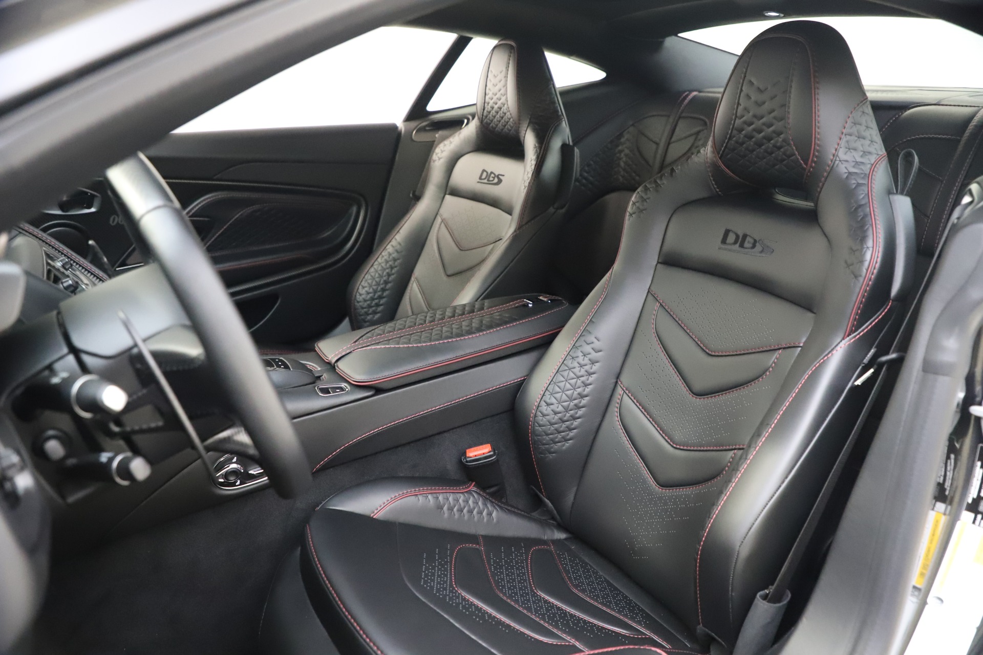 New-2021-Aston-Martin-DBS-Superleggera
