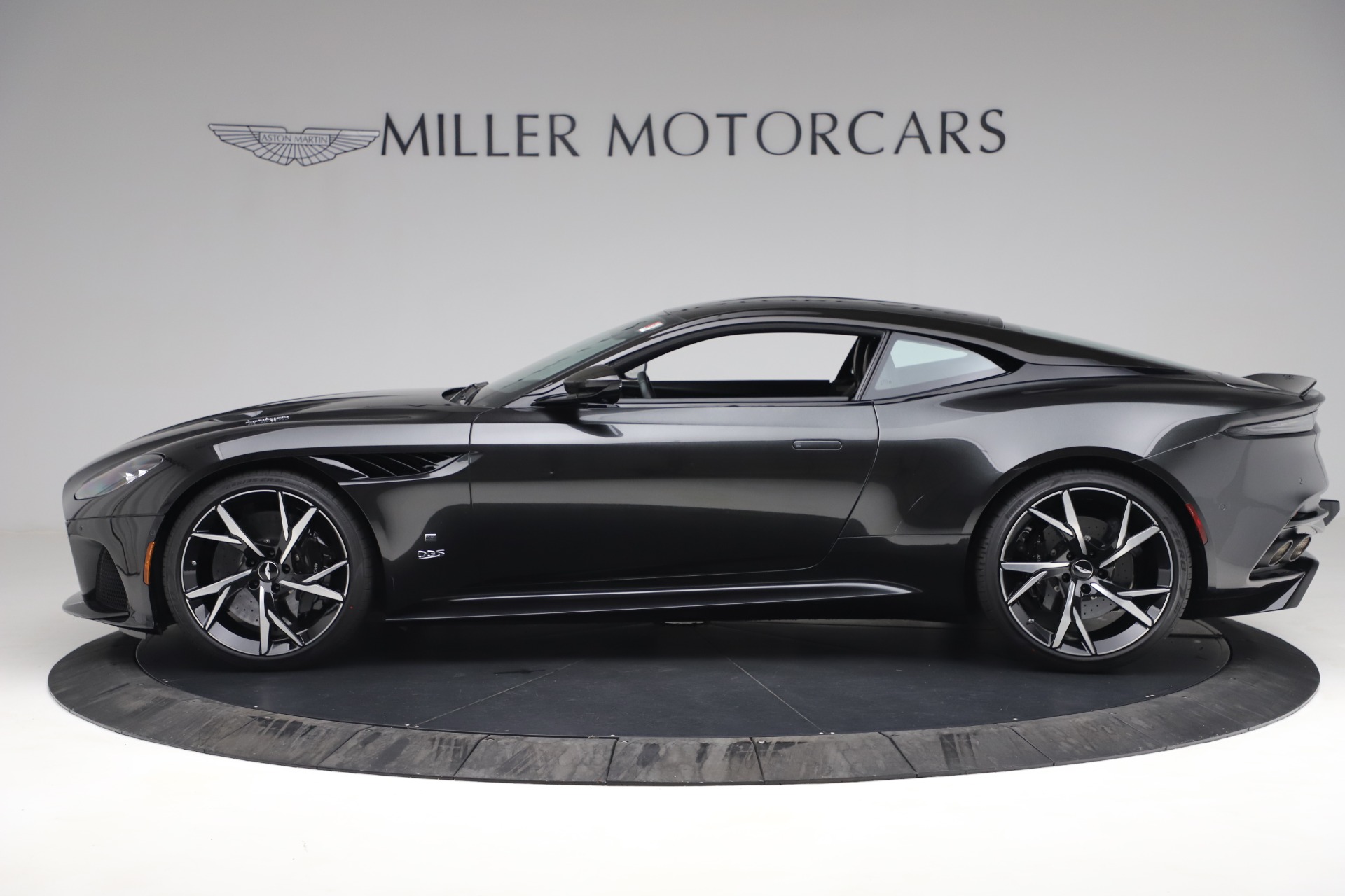 New-2021-Aston-Martin-DBS-Superleggera