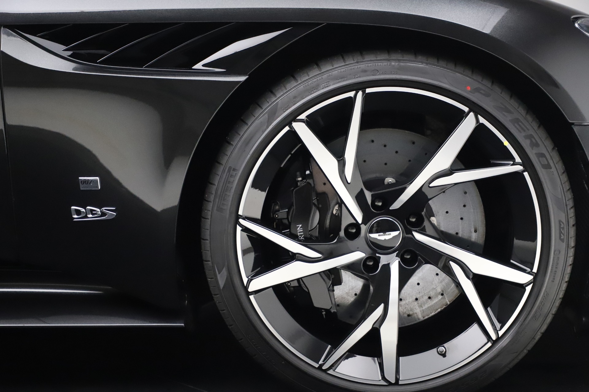 New-2021-Aston-Martin-DBS-Superleggera