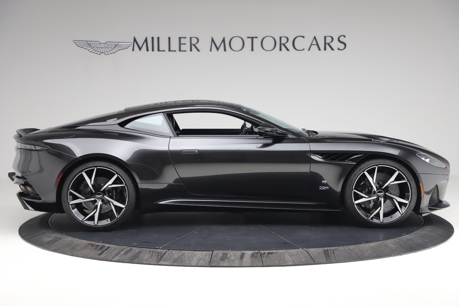New-2021-Aston-Martin-DBS-Superleggera