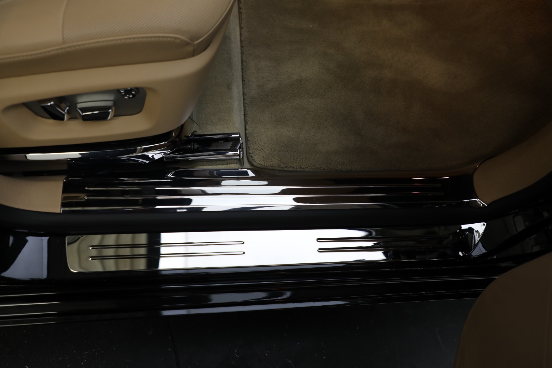 Used-2011-Rolls-Royce-Ghost