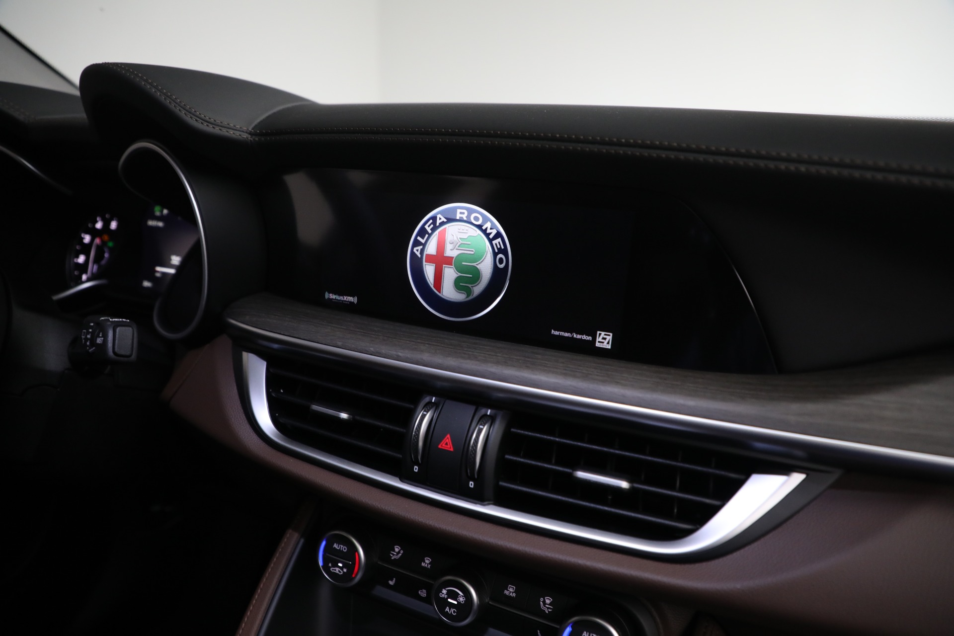 New-2021-Alfa-Romeo-Stelvio-Ti-Q4