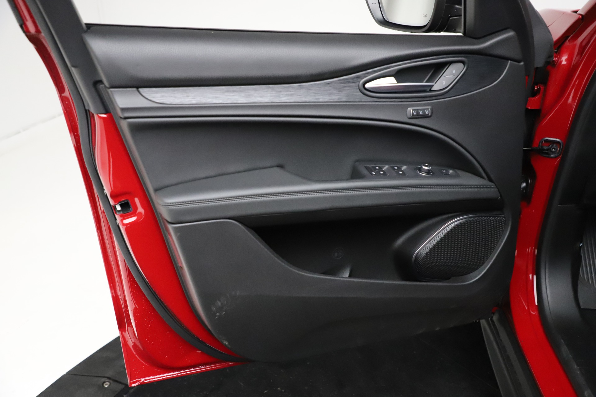 New-2021-Alfa-Romeo-Stelvio-Q4