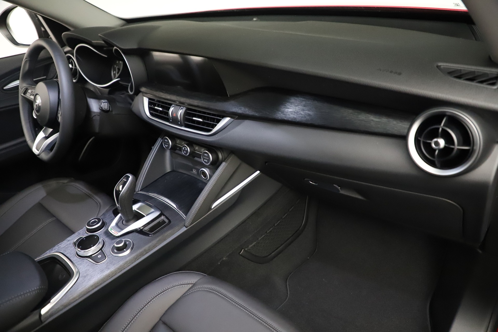 New-2021-Alfa-Romeo-Stelvio-Q4