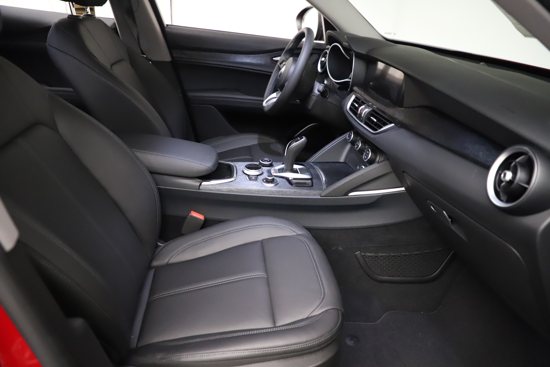 New-2021-Alfa-Romeo-Stelvio-Q4