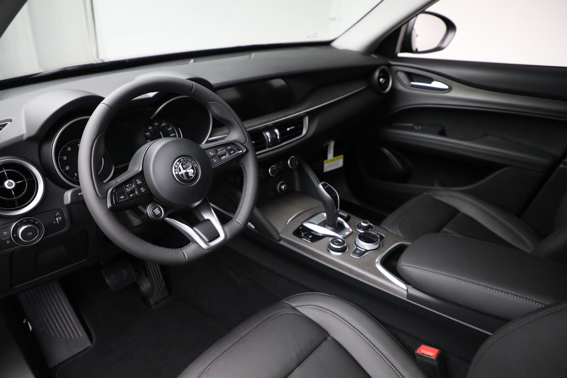 New-2021-Alfa-Romeo-Stelvio-Ti-Q4