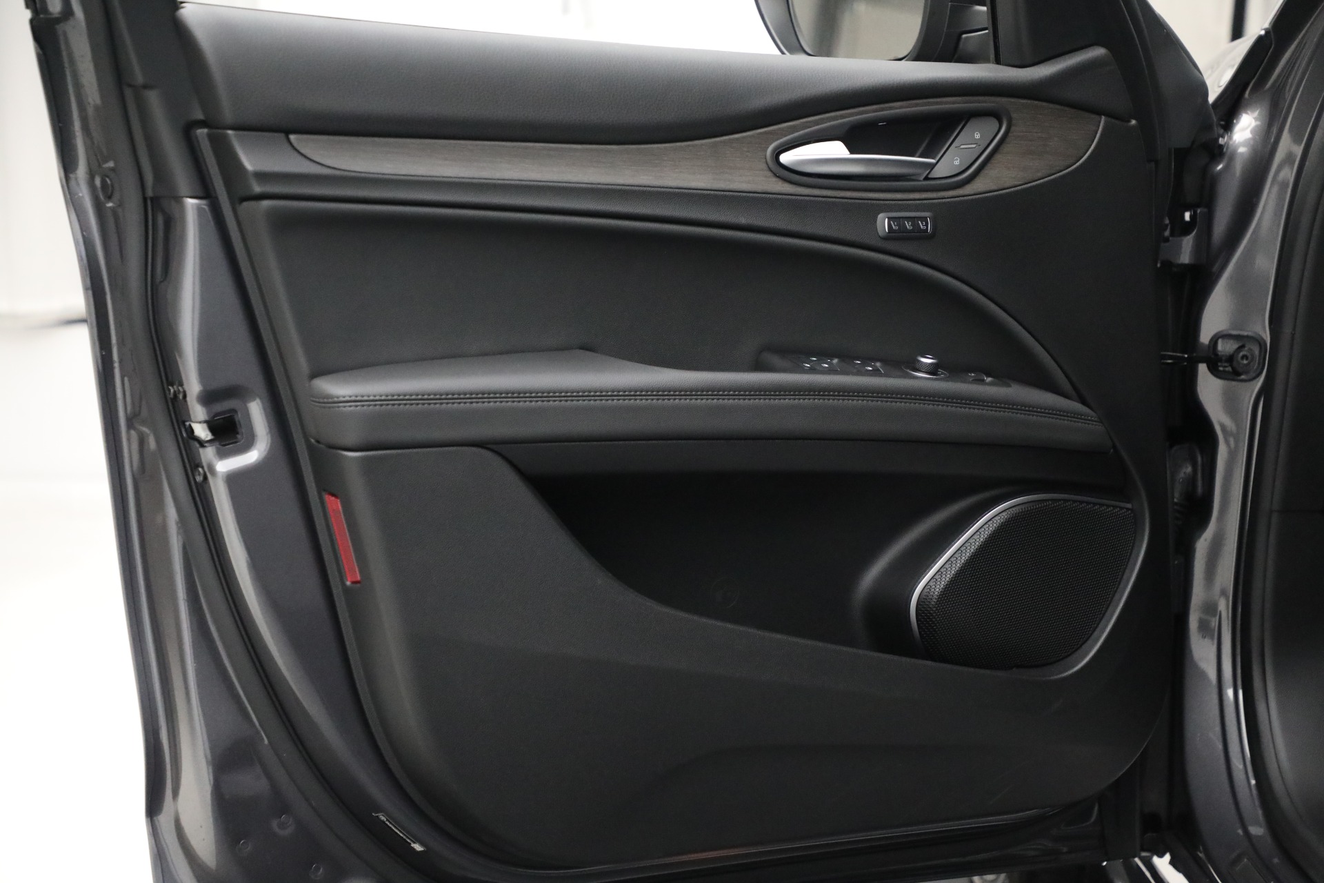 New-2021-Alfa-Romeo-Stelvio-Ti-Q4