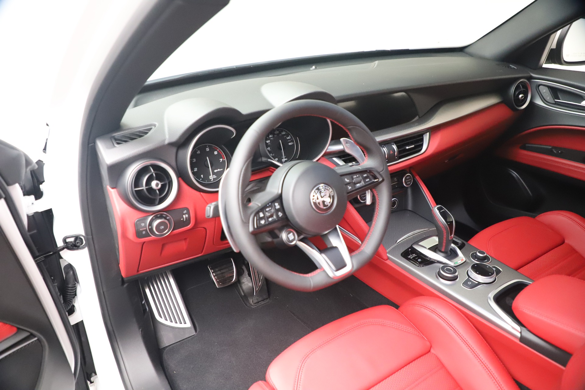 New-2021-Alfa-Romeo-Stelvio-Ti-Sport-Q4