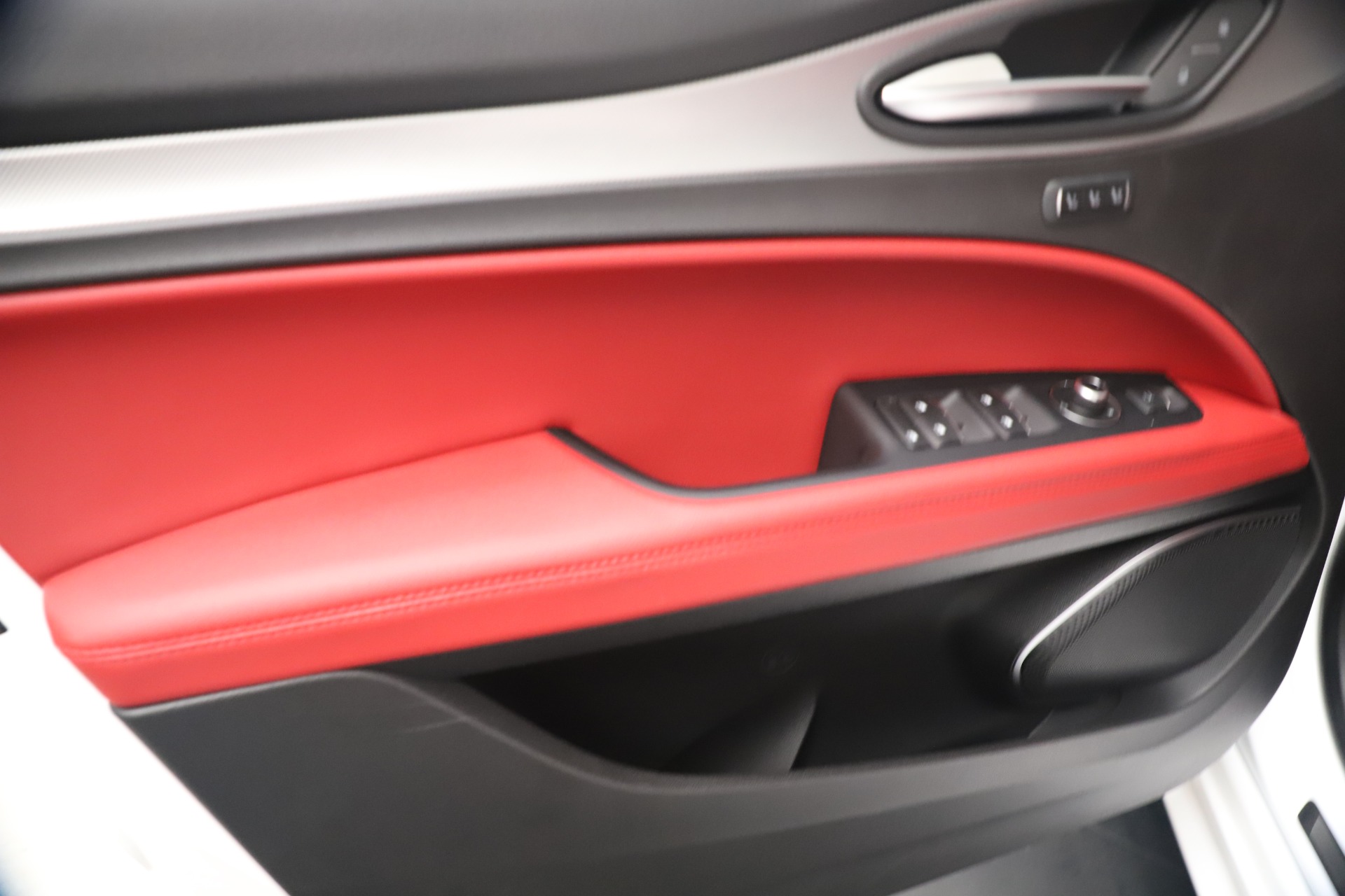 New-2021-Alfa-Romeo-Stelvio-Ti-Sport-Q4