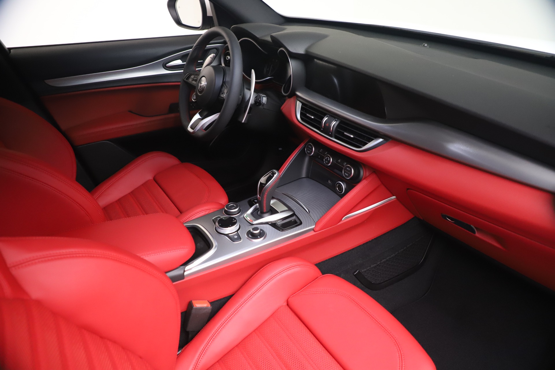 New-2021-Alfa-Romeo-Stelvio-Ti-Sport-Q4