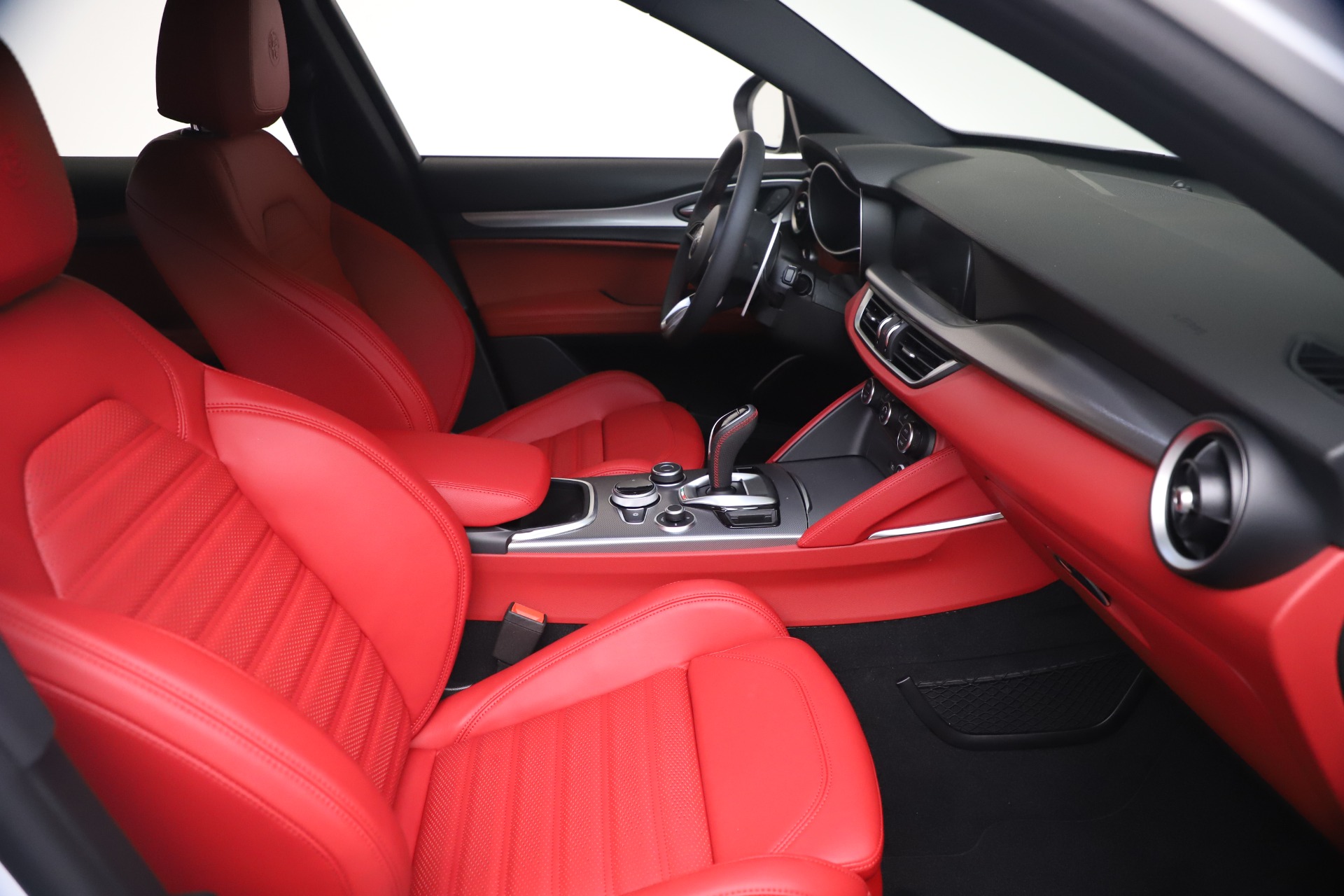 New-2021-Alfa-Romeo-Stelvio-Ti-Sport-Q4