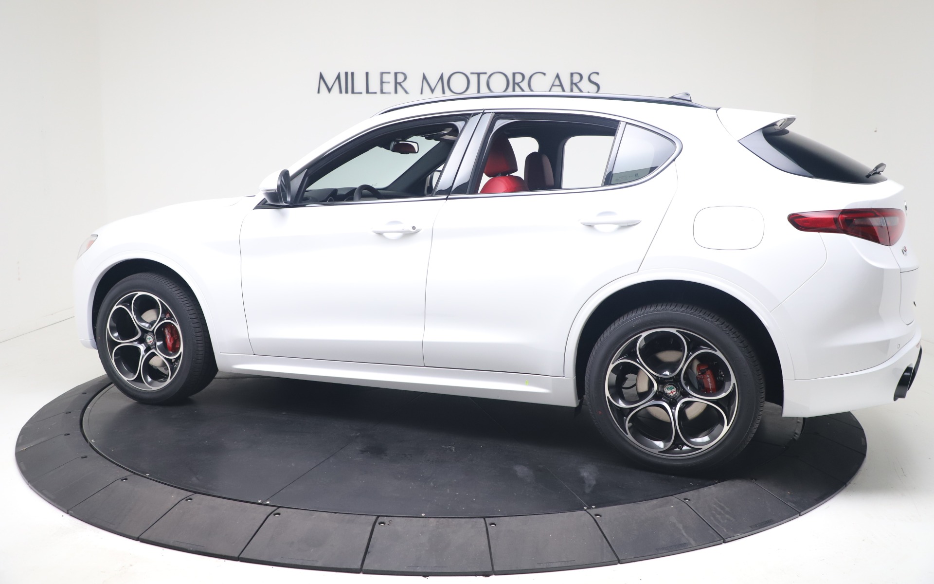 New-2021-Alfa-Romeo-Stelvio-Ti-Sport-Q4