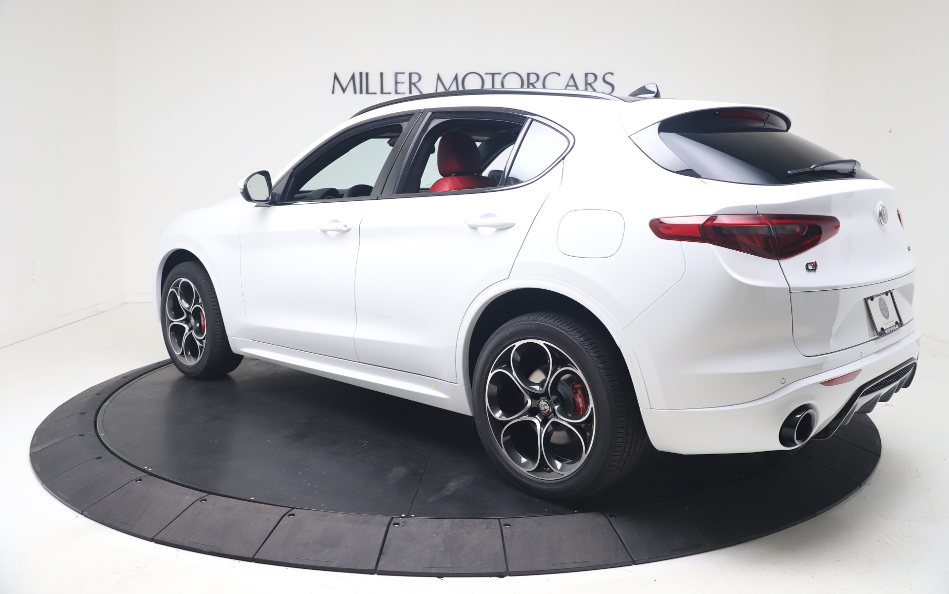 New-2021-Alfa-Romeo-Stelvio-Ti-Sport-Q4