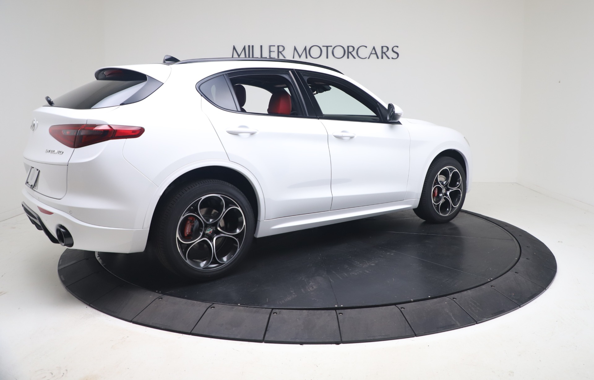 New-2021-Alfa-Romeo-Stelvio-Ti-Sport-Q4