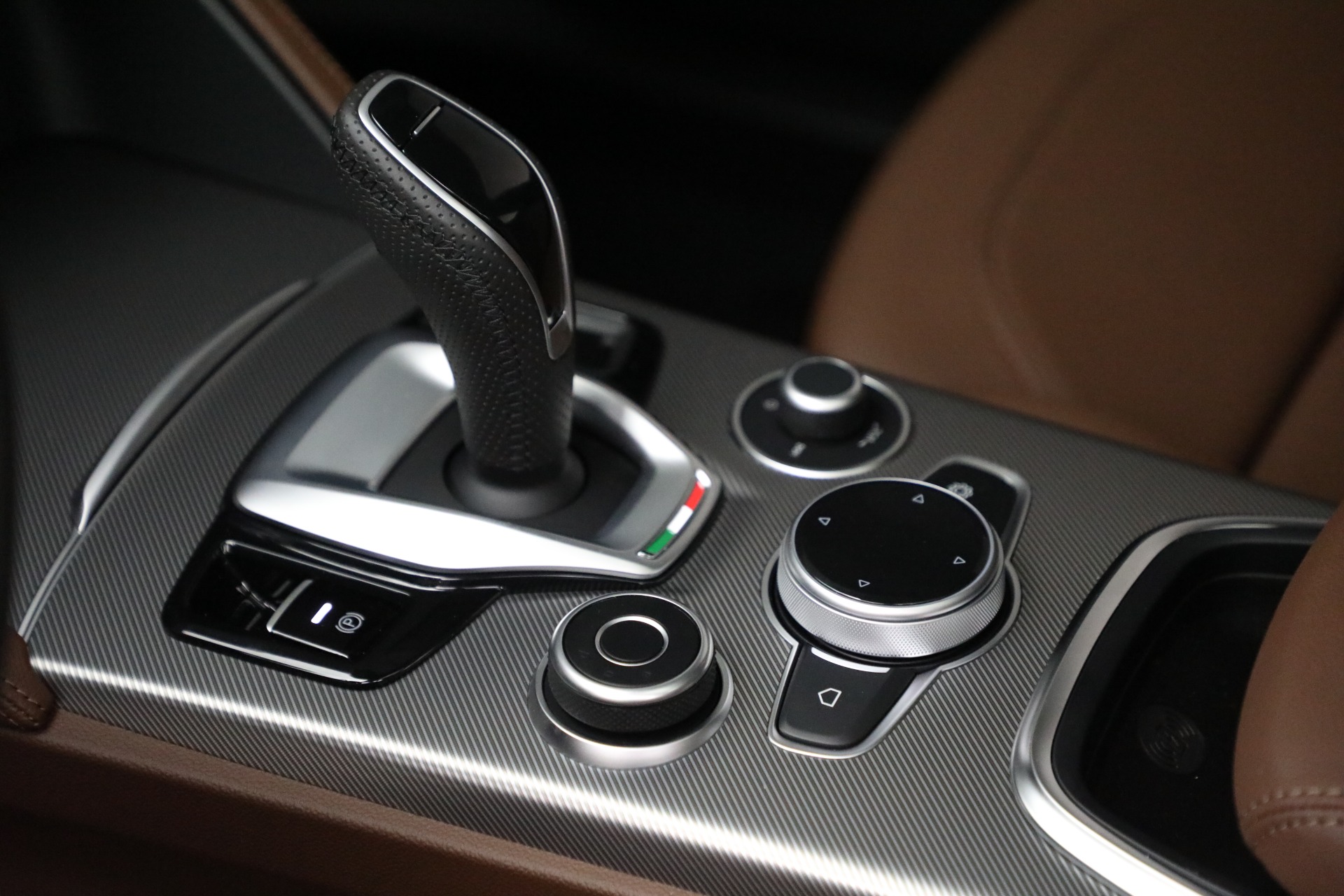 New-2021-Alfa-Romeo-Stelvio-Ti-Sport-Q4