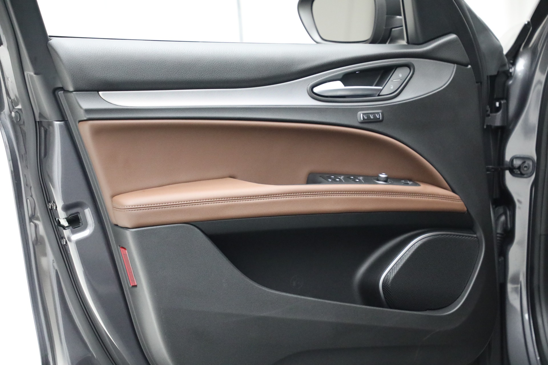 New-2021-Alfa-Romeo-Stelvio-Ti-Sport-Q4