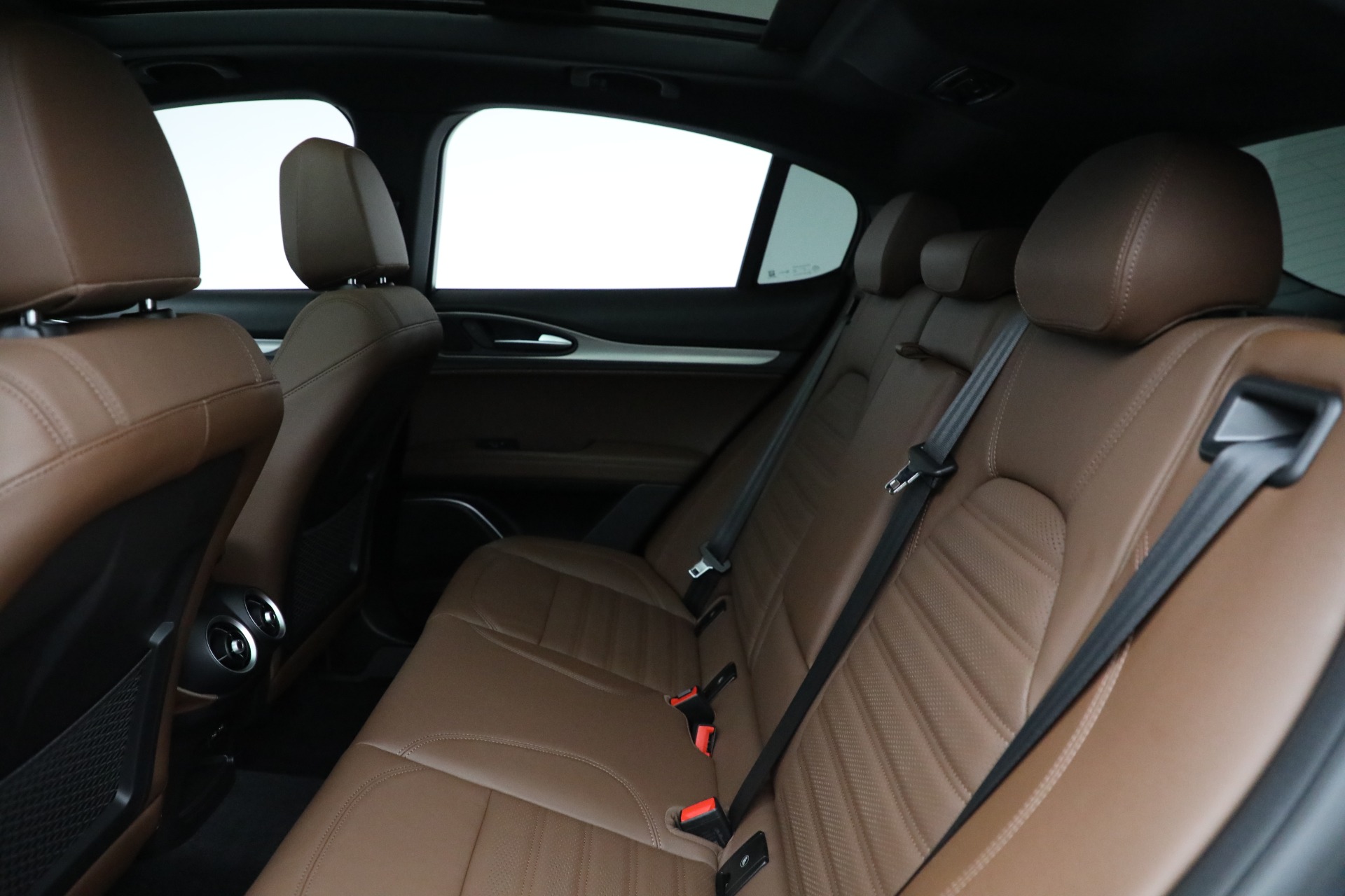 New-2021-Alfa-Romeo-Stelvio-Ti-Sport-Q4