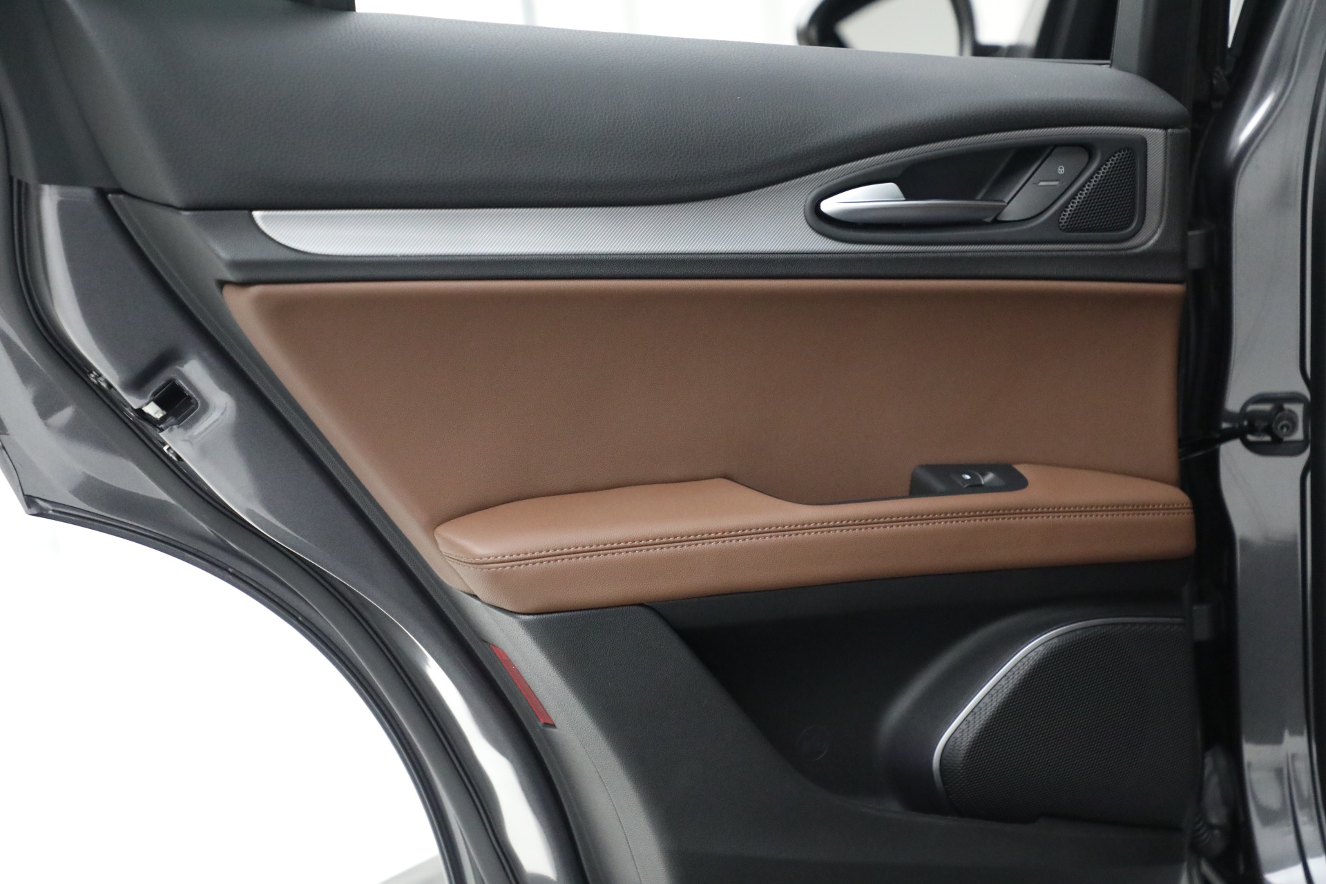 New-2021-Alfa-Romeo-Stelvio-Ti-Sport-Q4