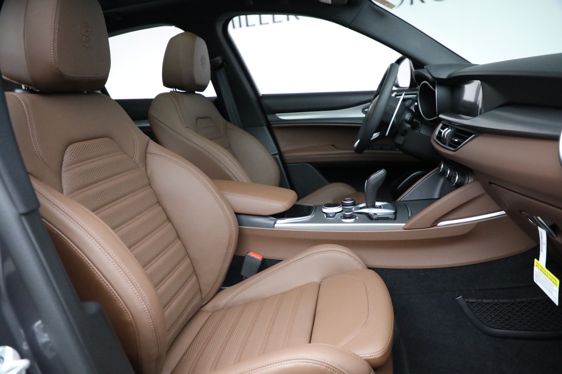 New-2021-Alfa-Romeo-Stelvio-Ti-Sport-Q4