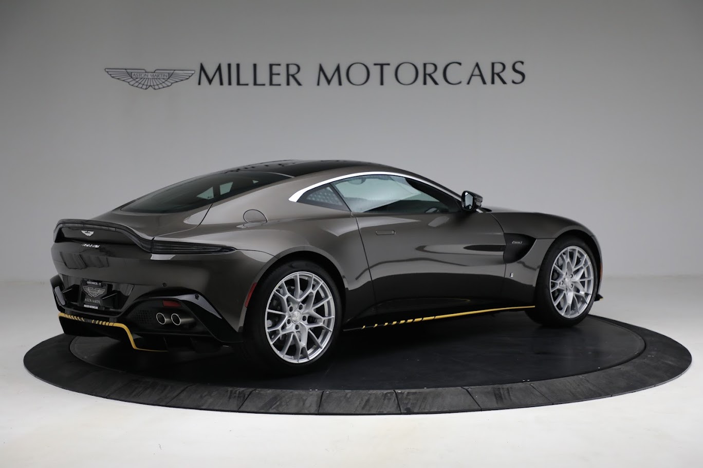 Used-2021-Aston-Martin-Vantage-007-Bond-Edition