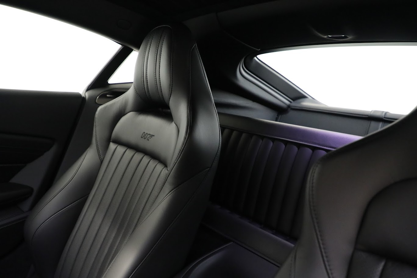 Used-2021-Aston-Martin-Vantage-007-Bond-Edition