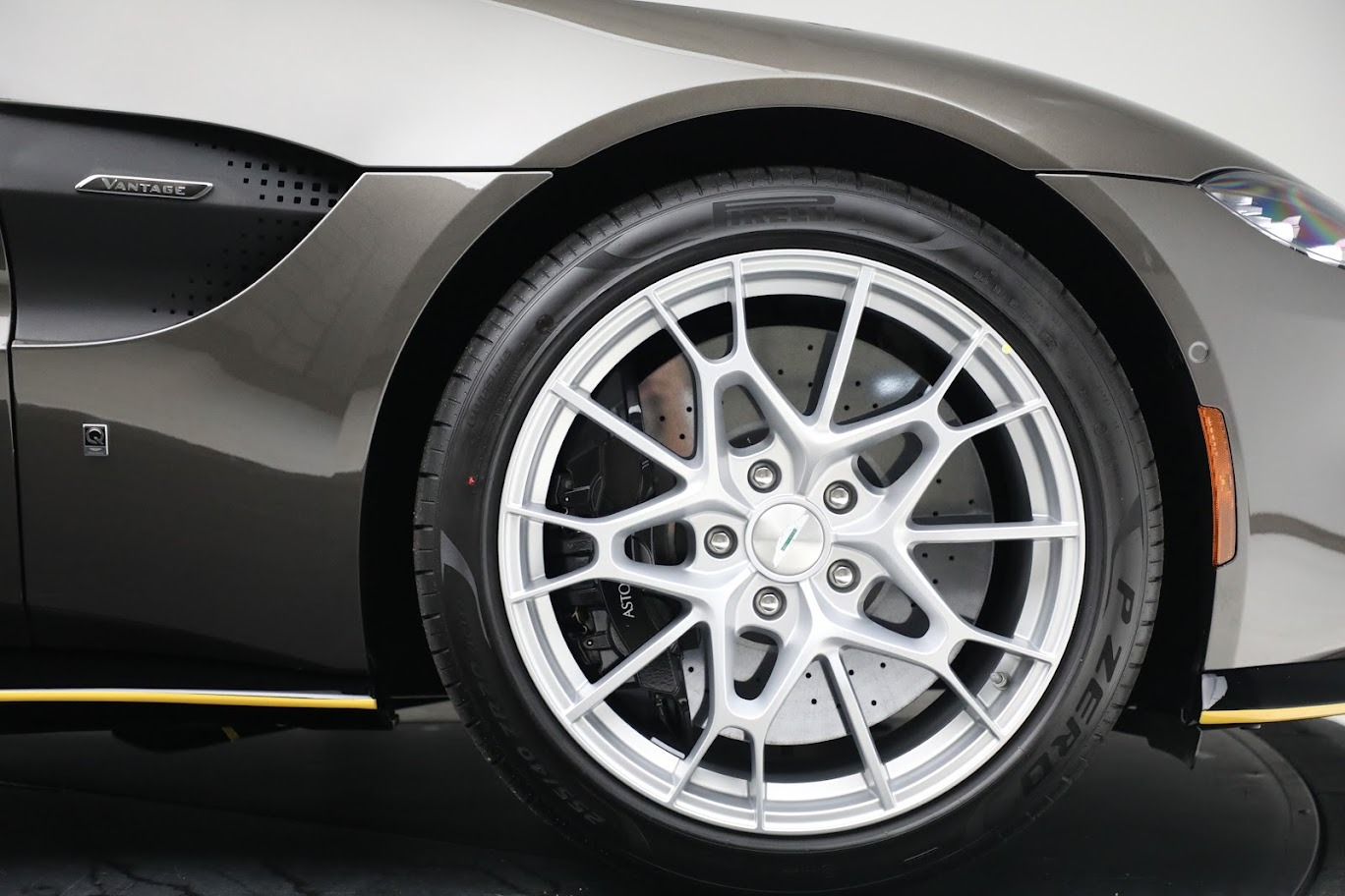 Used-2021-Aston-Martin-Vantage-007-Bond-Edition