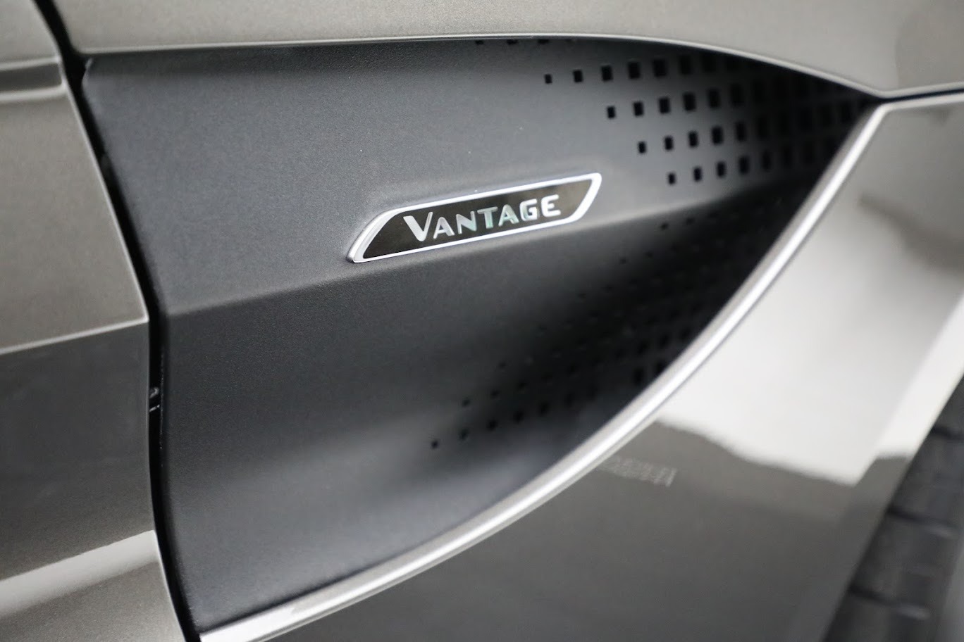 Used-2021-Aston-Martin-Vantage-007-Bond-Edition
