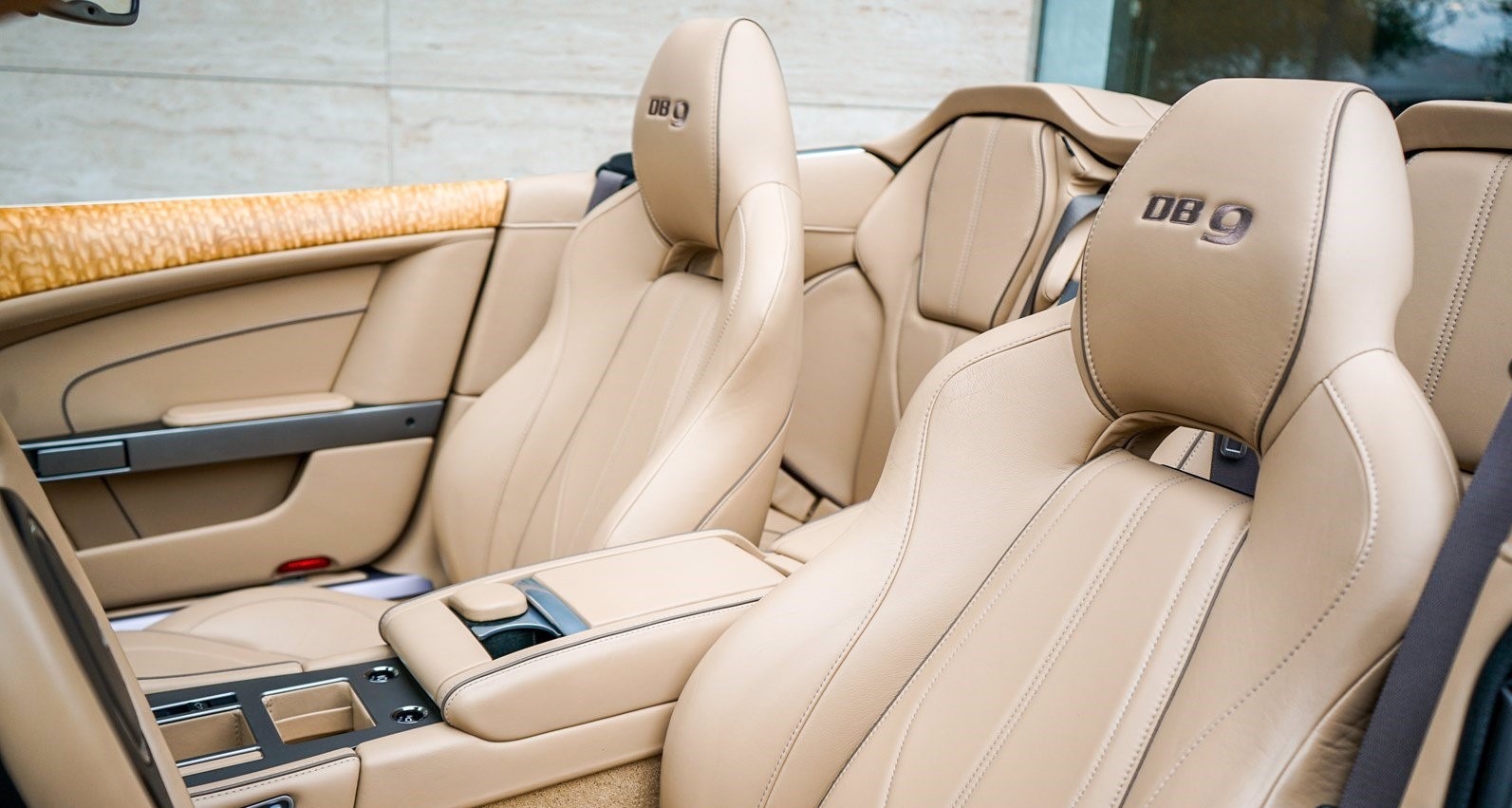 Used-2015-Aston-Martin-DB9-Volante