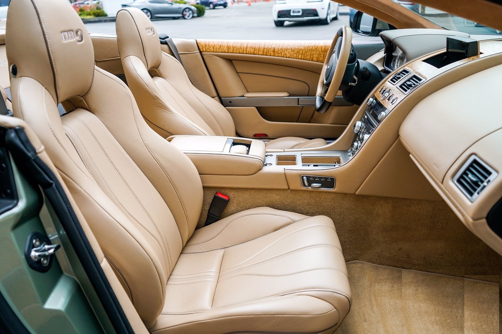 Used-2015-Aston-Martin-DB9-Volante