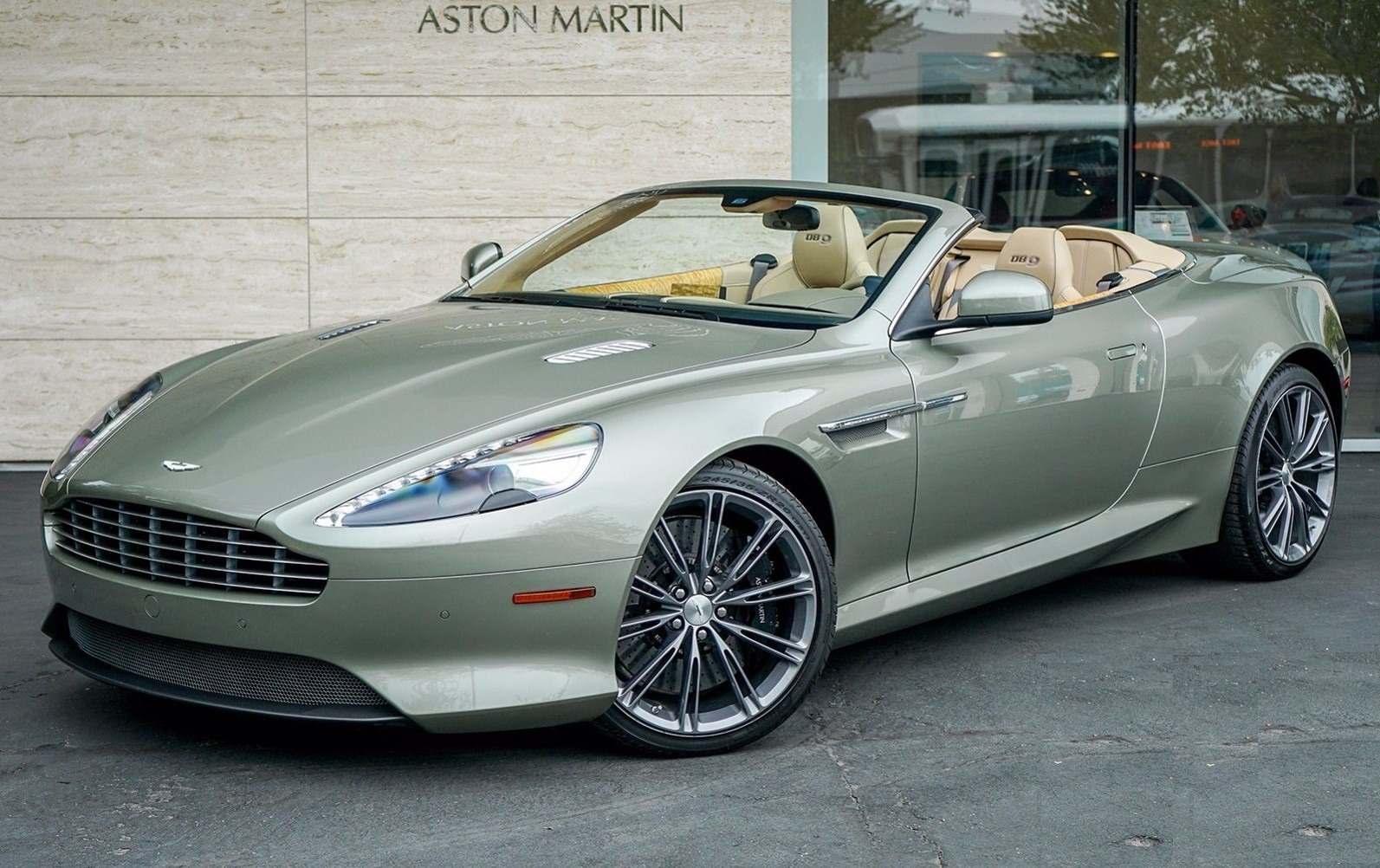 Used-2015-Aston-Martin-DB9-Volante