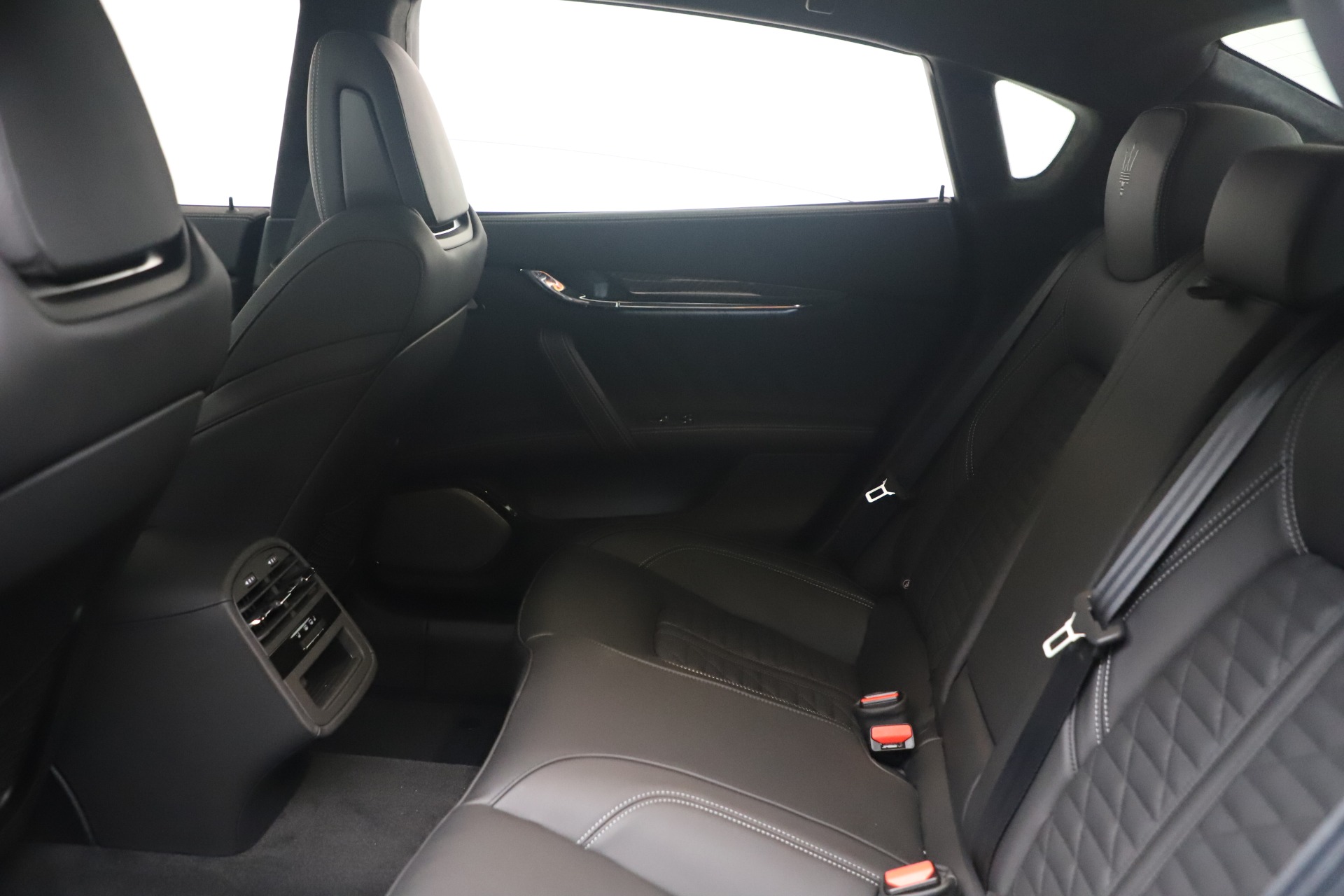 New-2022-Maserati-Quattroporte-Modena-Q4