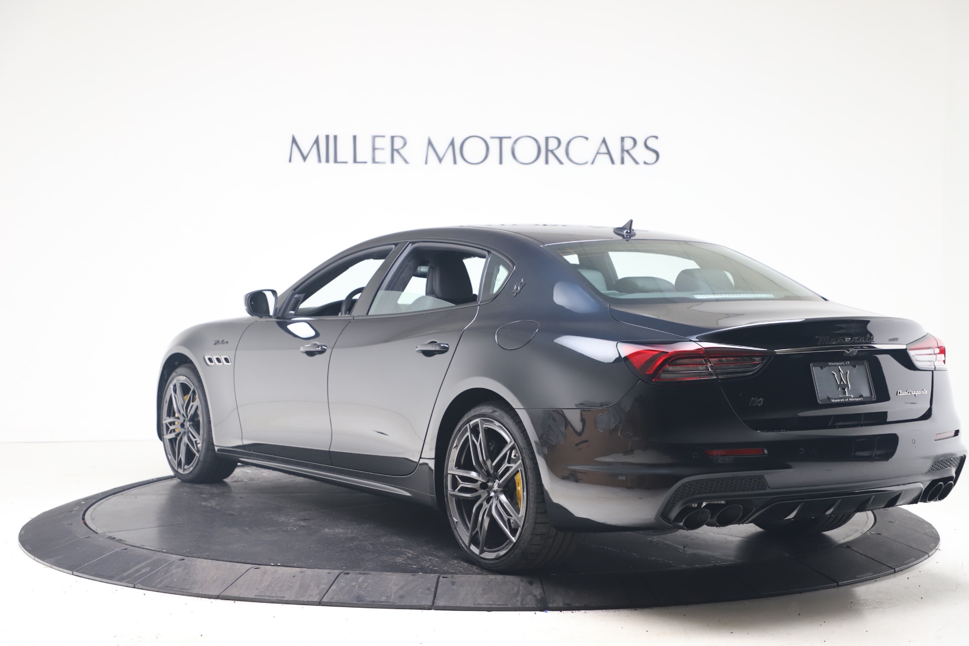 New-2022-Maserati-Quattroporte-Modena-Q4
