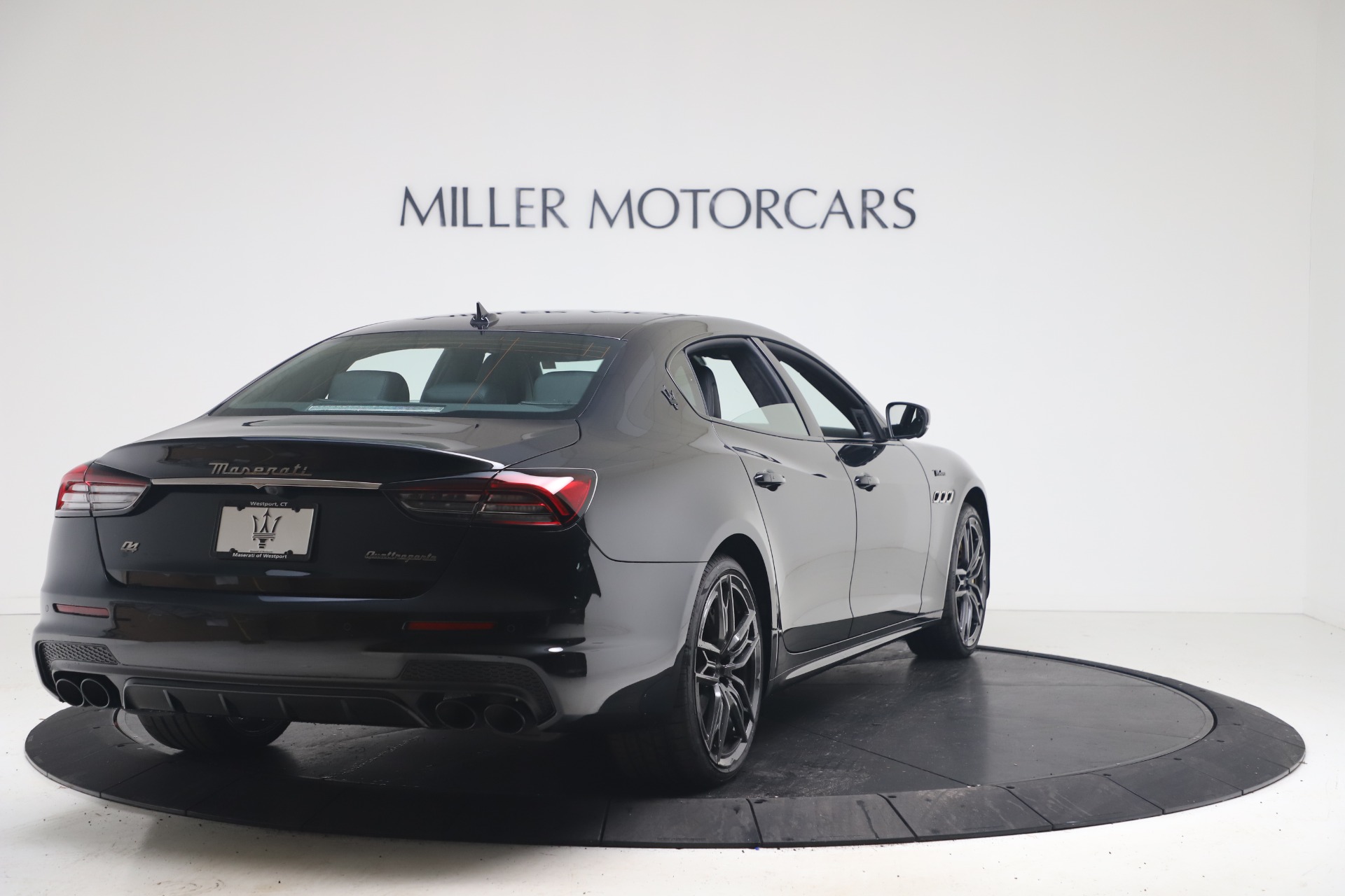 New-2022-Maserati-Quattroporte-Modena-Q4