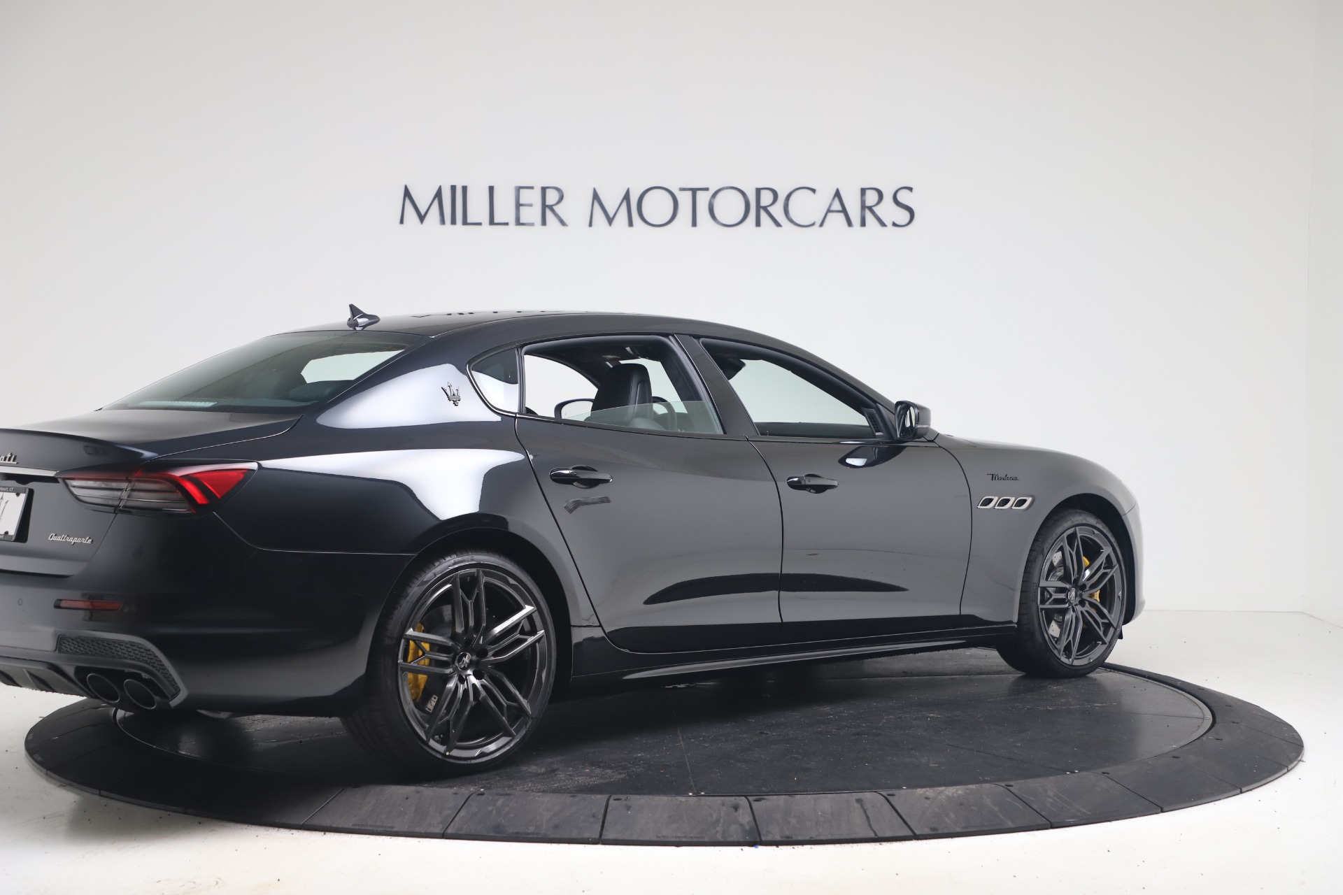 New-2022-Maserati-Quattroporte-Modena-Q4