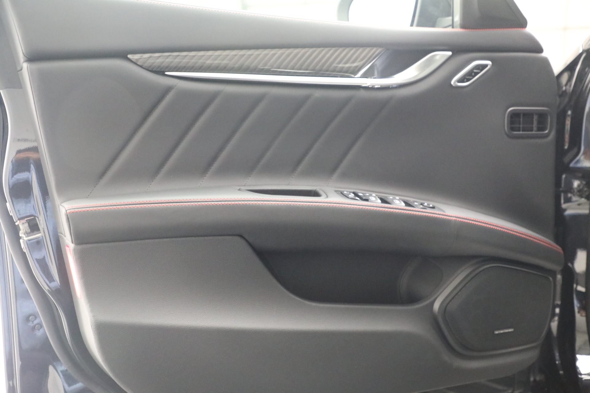 New-2022-Maserati-Ghibli-Modena-Q4