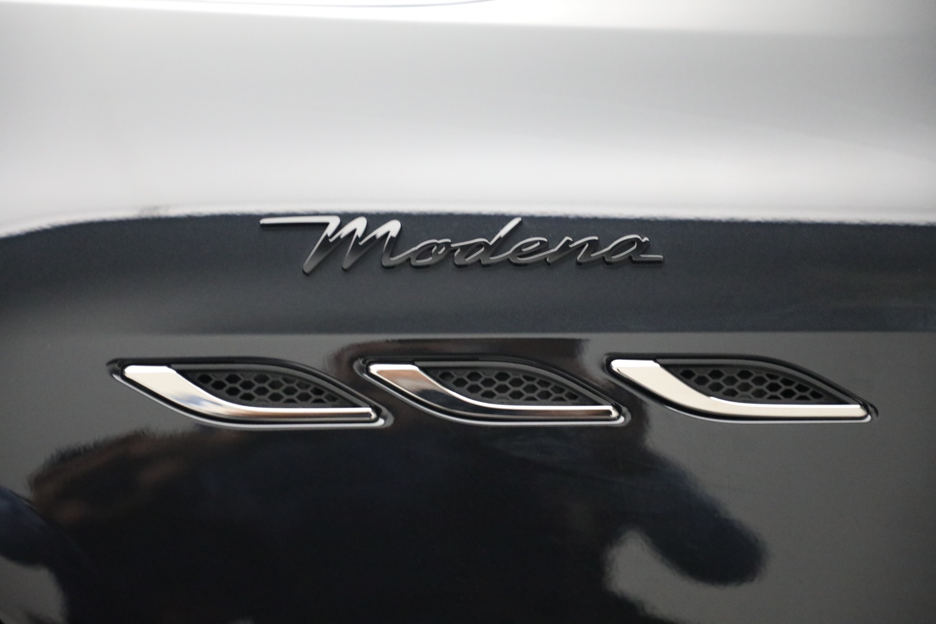 New-2022-Maserati-Ghibli-Modena-Q4