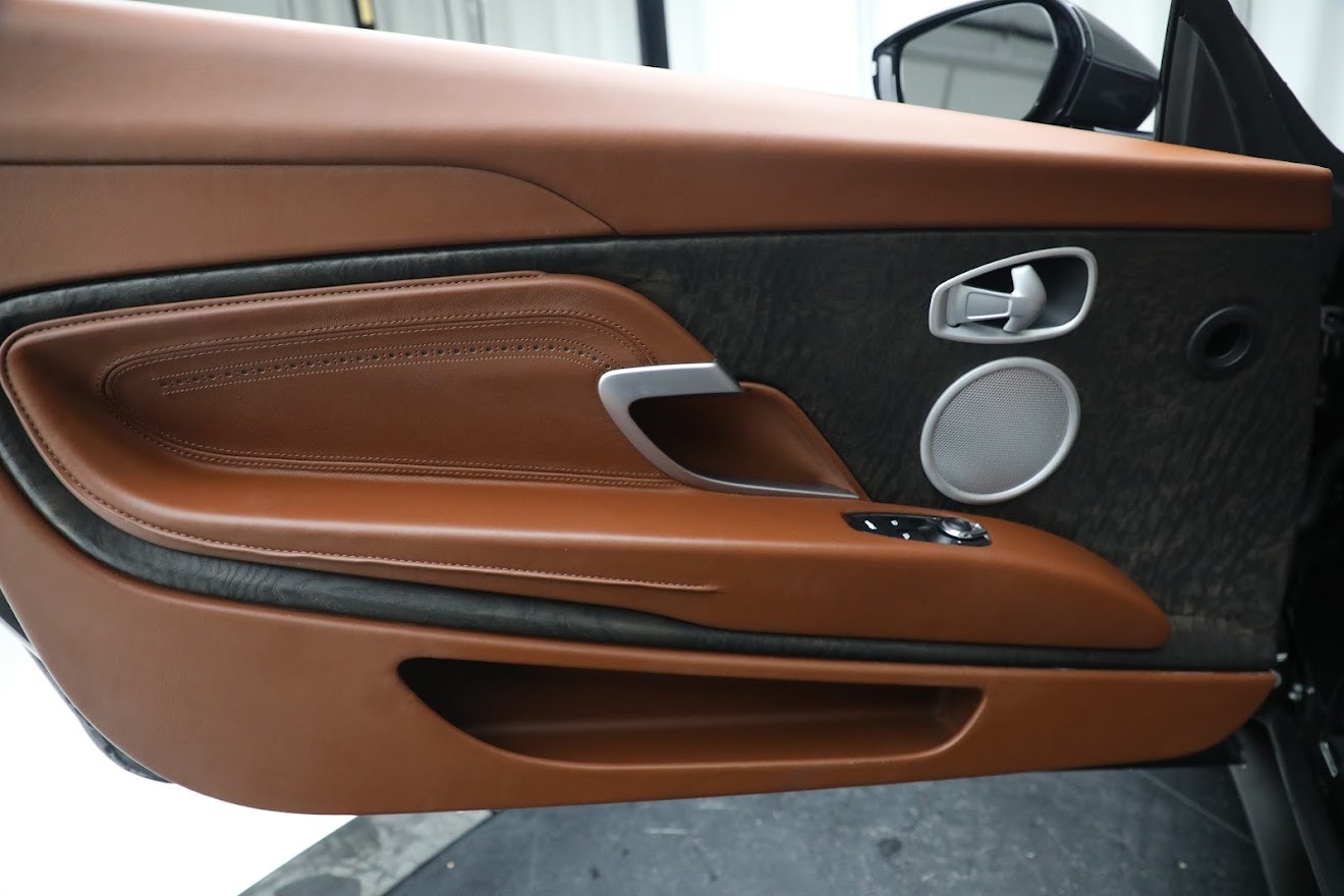 Used-2019-Aston-Martin-DB11-Volante