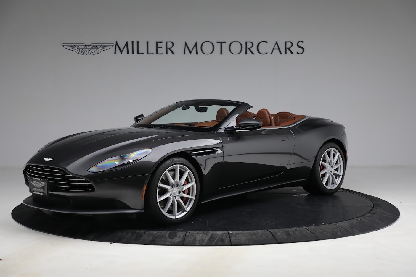 Used-2019-Aston-Martin-DB11-Volante