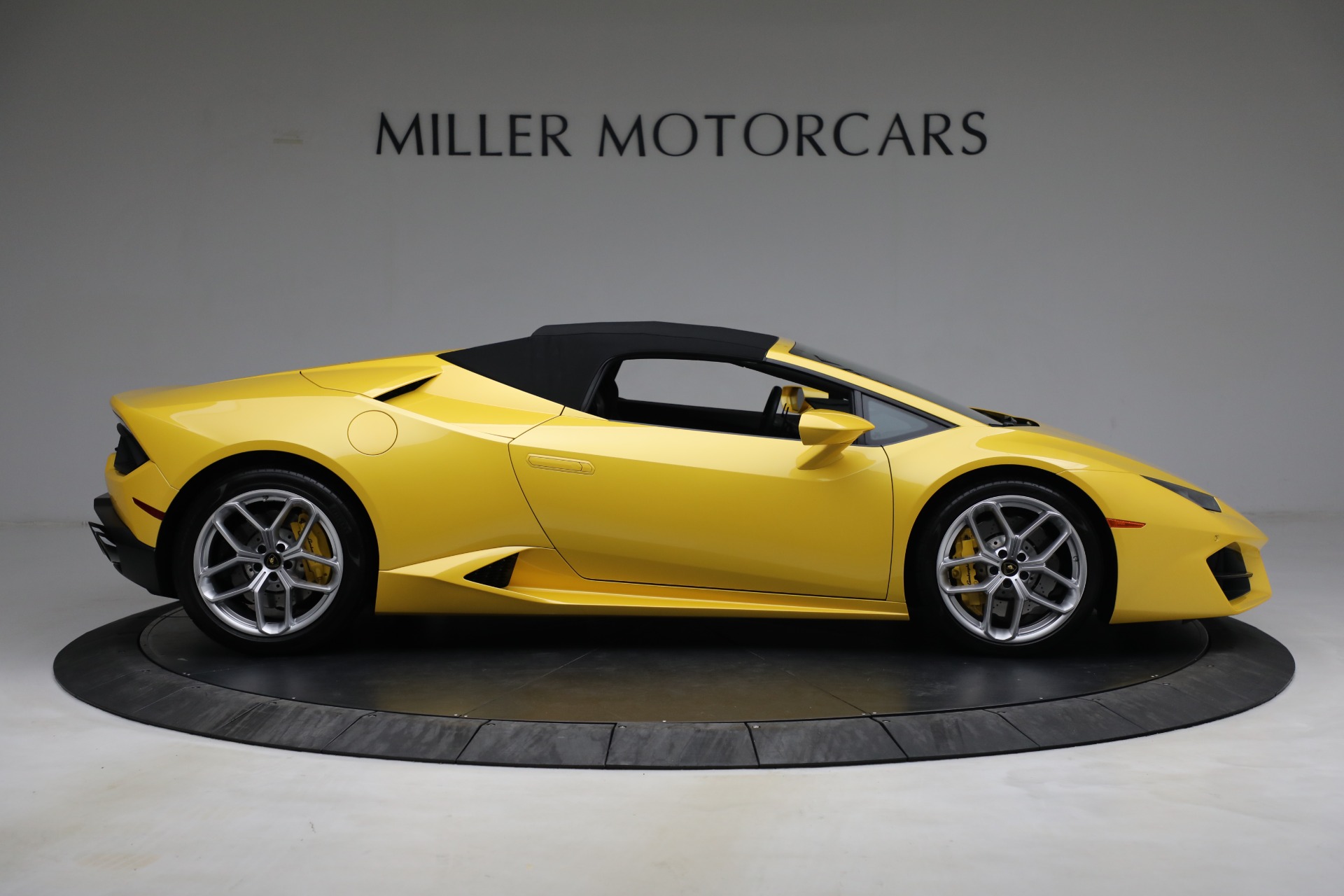 Used-2017-Lamborghini-Huracan-LP-580-2-Spyder