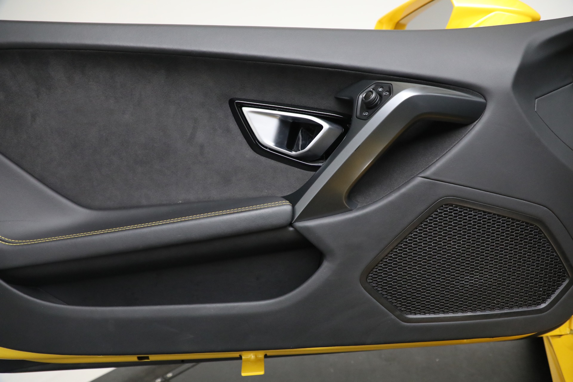 Used-2017-Lamborghini-Huracan-LP-580-2-Spyder