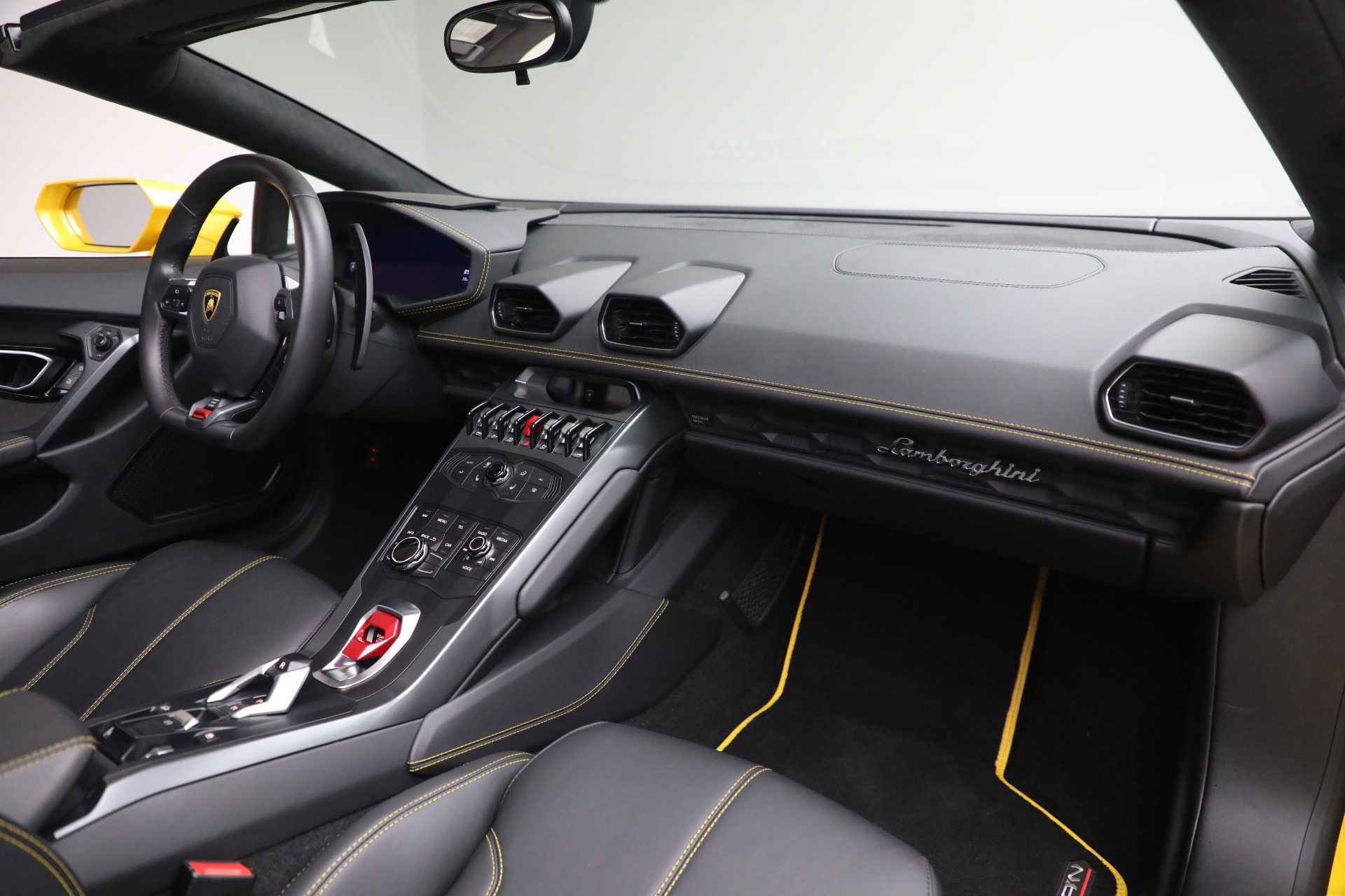 Used-2017-Lamborghini-Huracan-LP-580-2-Spyder