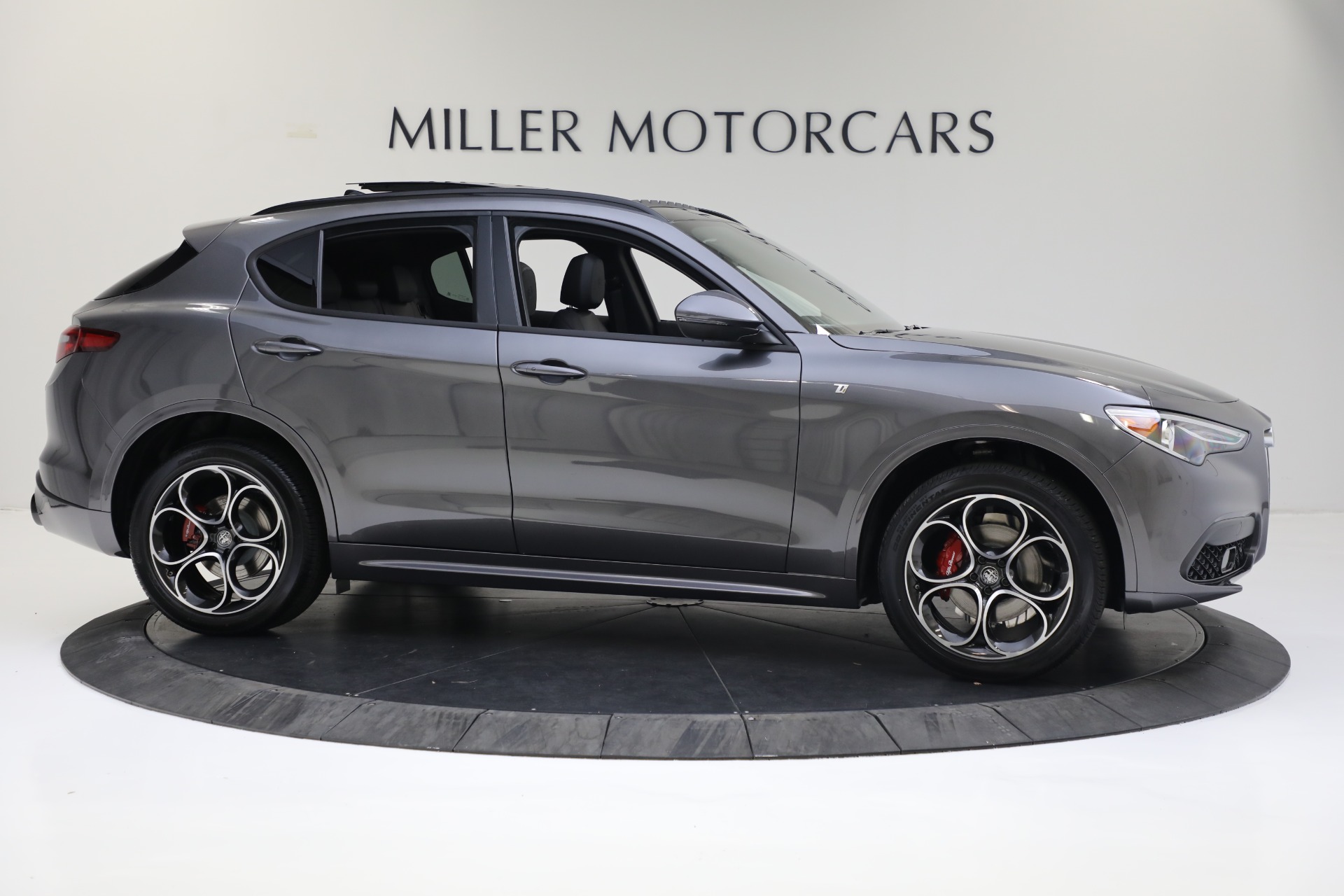 New-2022-Alfa-Romeo-Stelvio-Ti