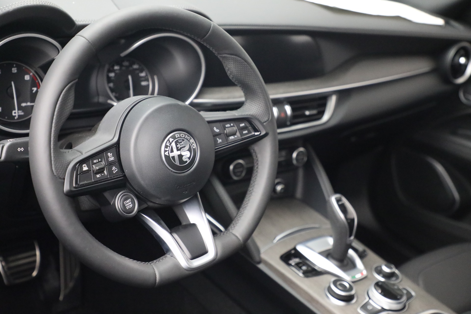 New-2022-Alfa-Romeo-Stelvio-Ti