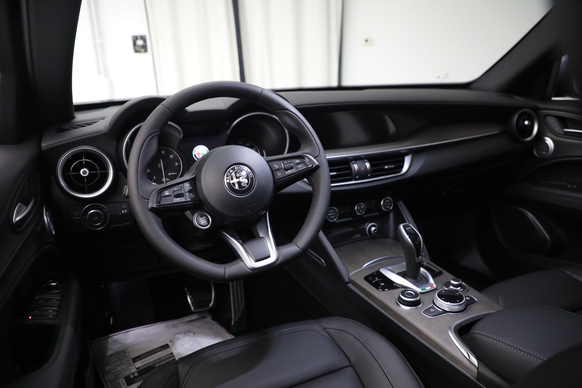 New-2022-Alfa-Romeo-Stelvio-Ti