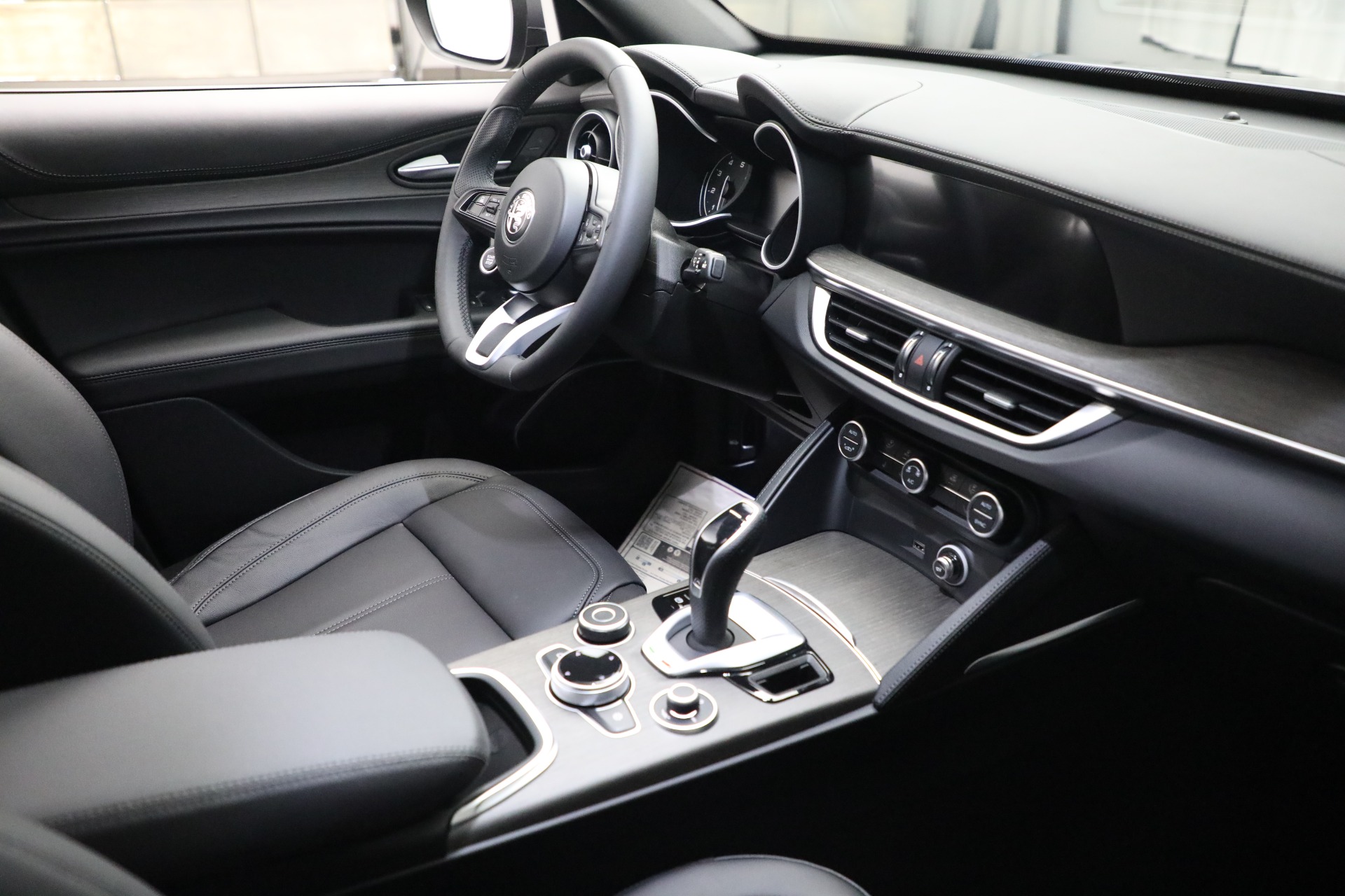 New-2022-Alfa-Romeo-Stelvio-Ti