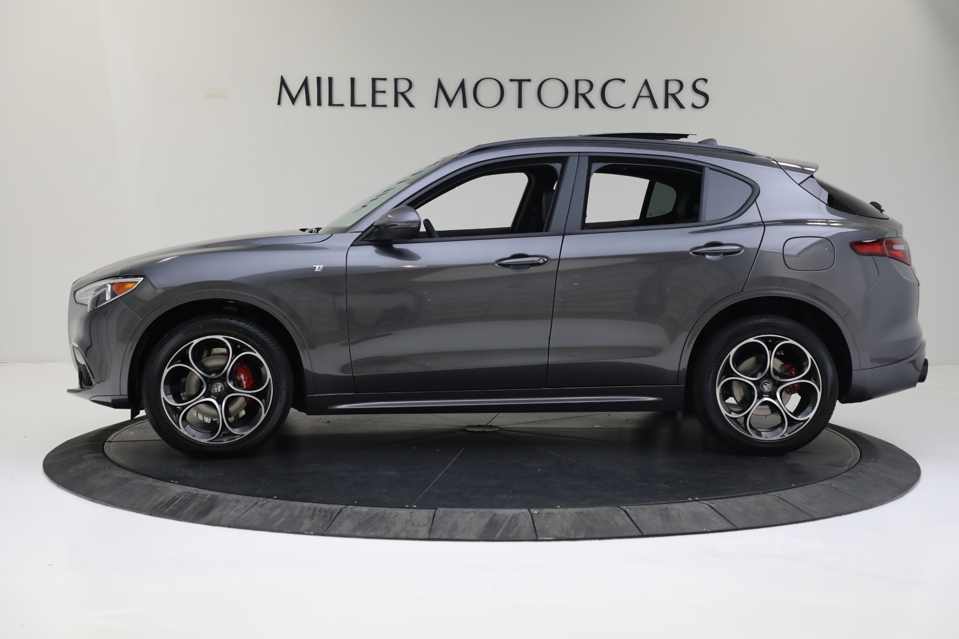 New-2022-Alfa-Romeo-Stelvio-Ti