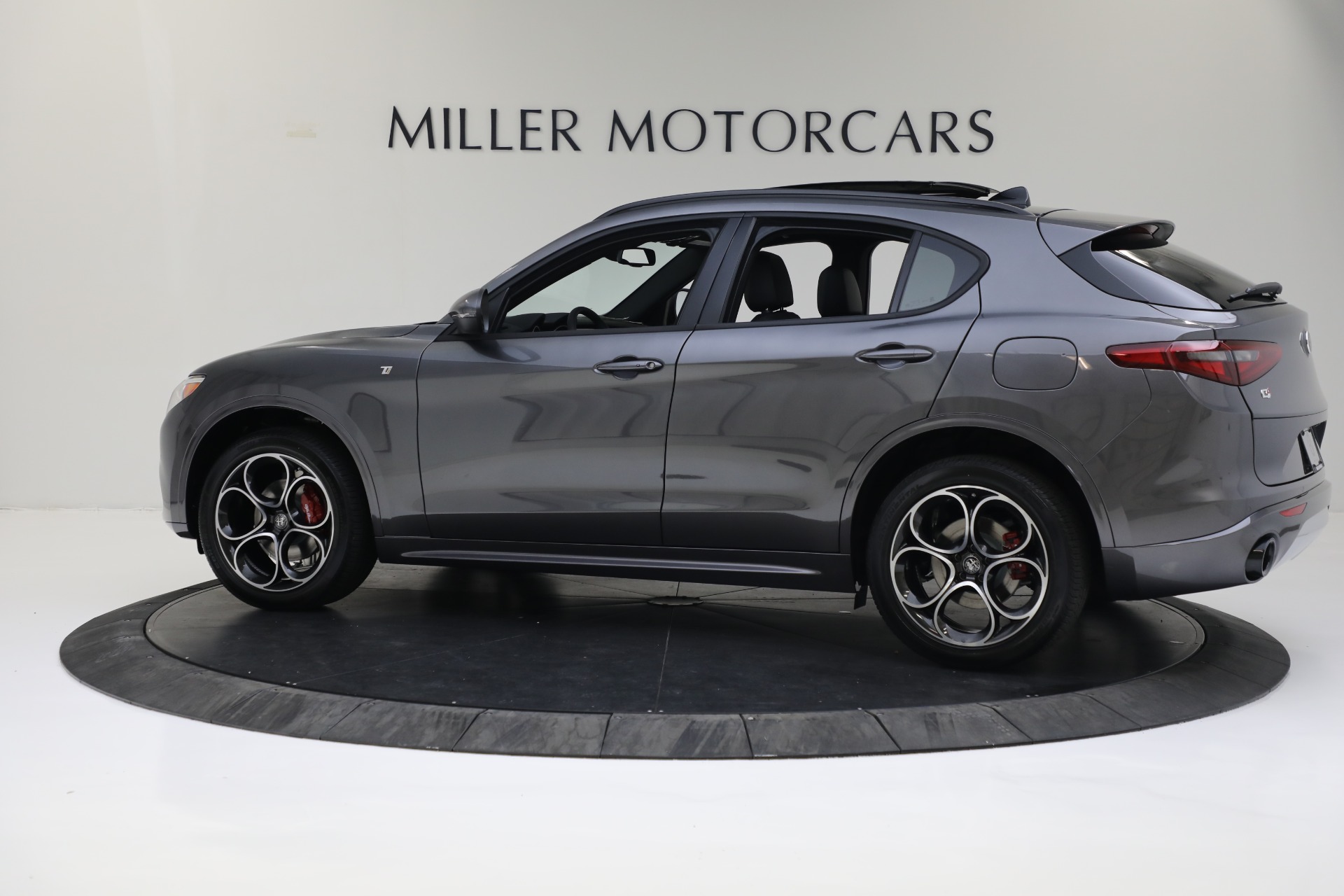 New-2022-Alfa-Romeo-Stelvio-Ti