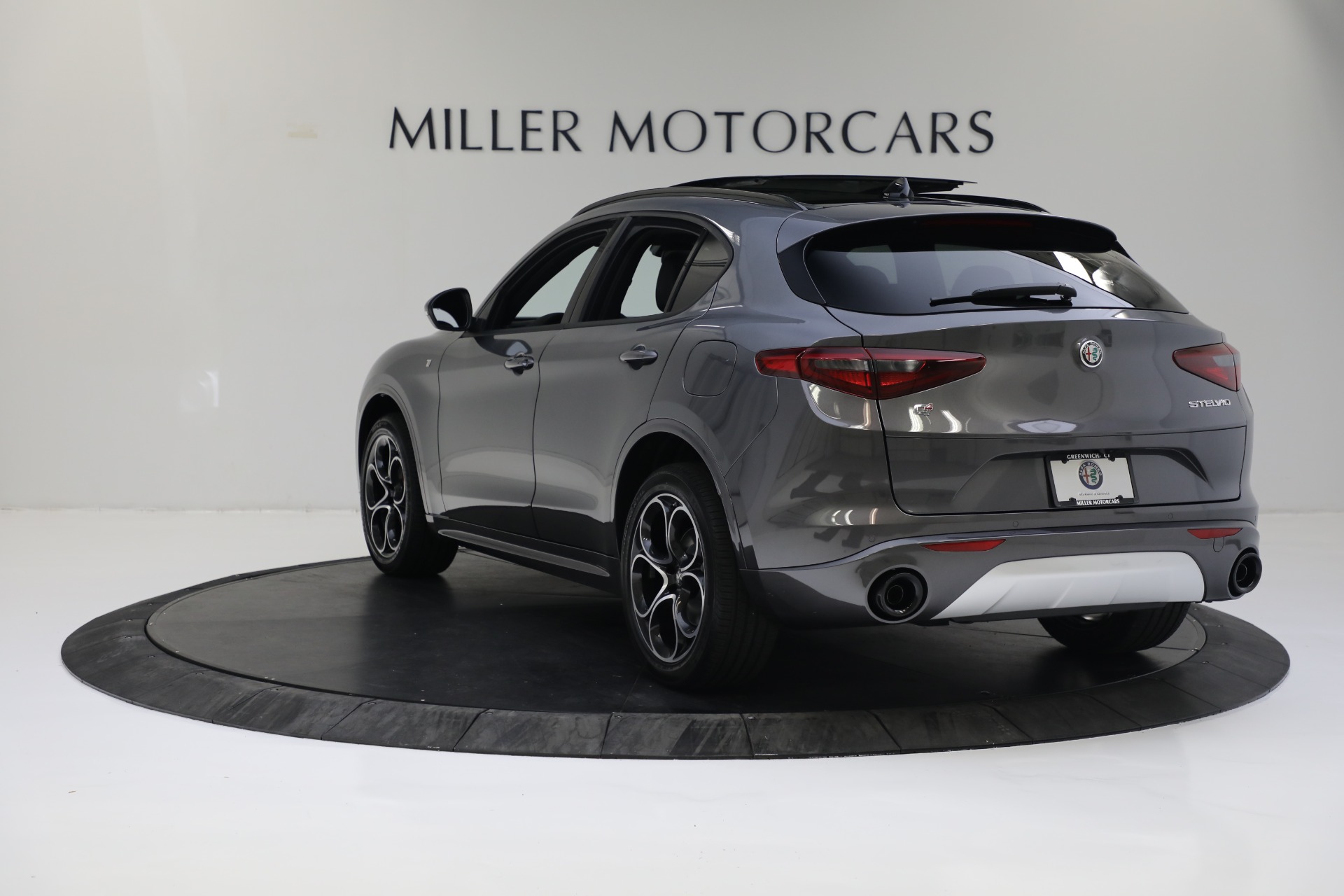 New-2022-Alfa-Romeo-Stelvio-Ti