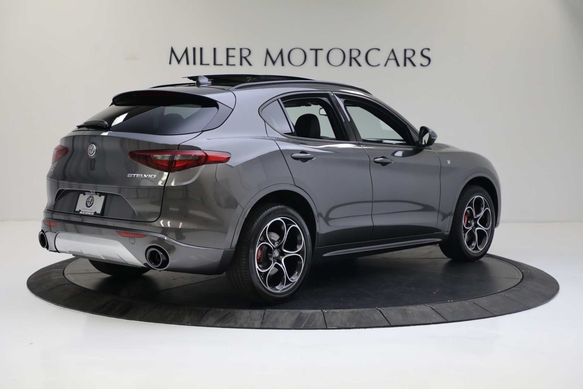 New-2022-Alfa-Romeo-Stelvio-Ti